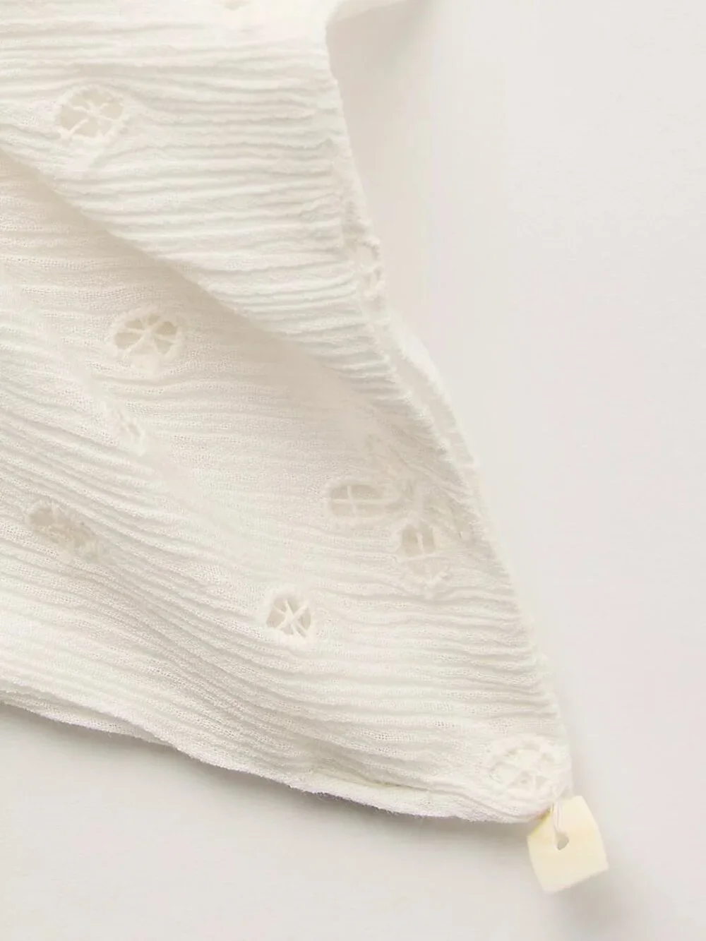 Atalia Square Scrunchie - Picture 3 of 4